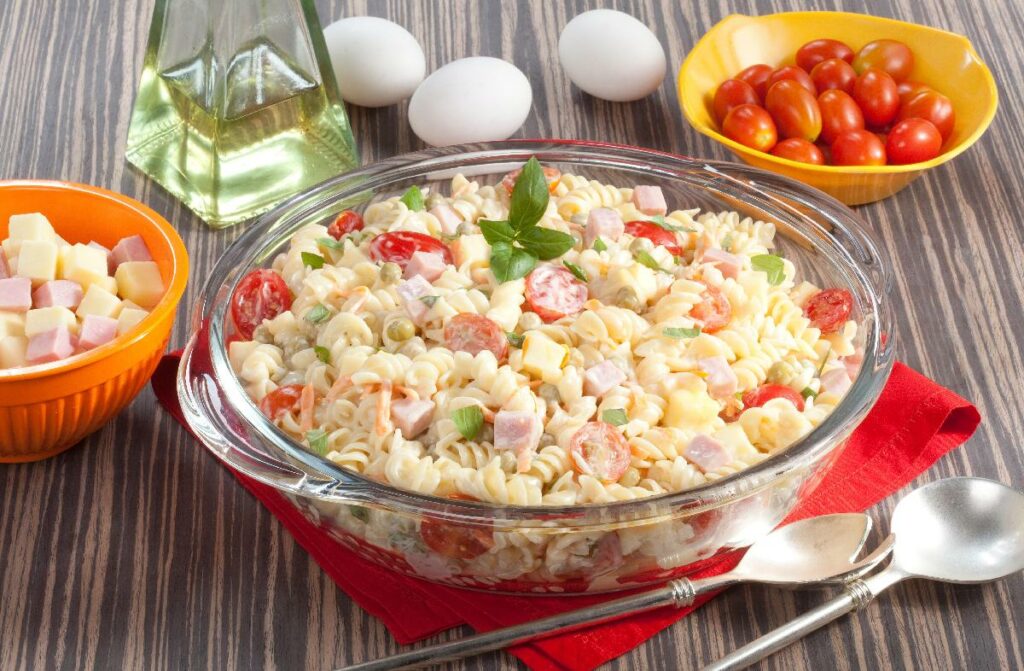 Receita de Salada de Maionese com Macarrão.